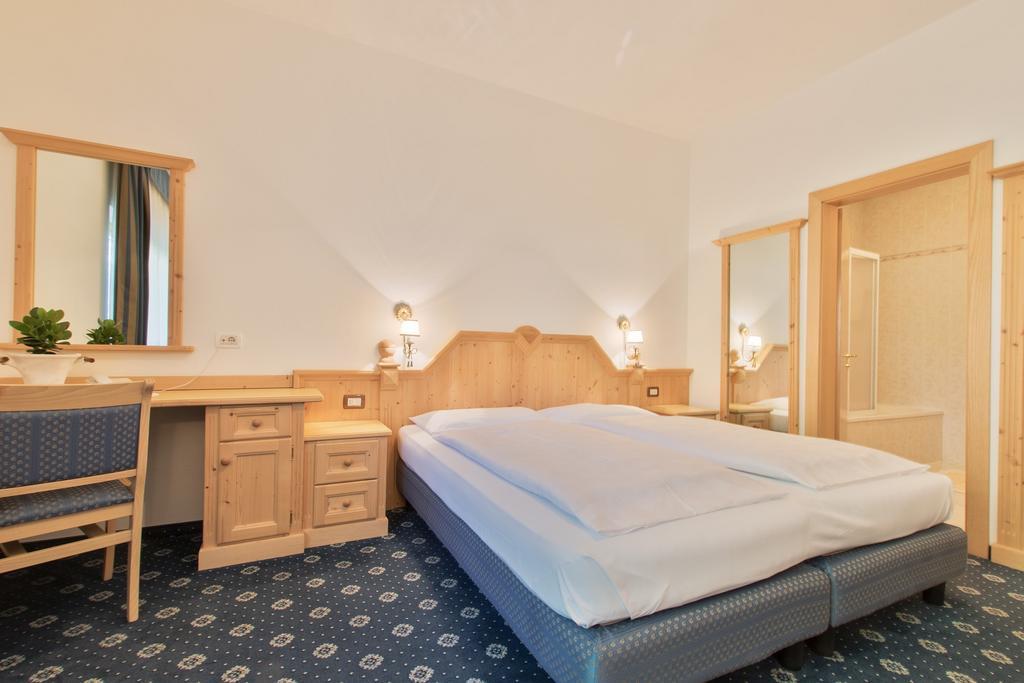 Garni La Dorada Apart otel Colfosco Oda fotoğraf