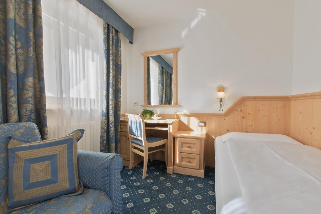 Garni La Dorada Apart otel Colfosco Oda fotoğraf