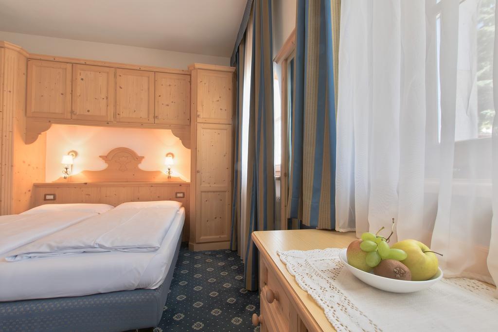 Garni La Dorada Apart otel Colfosco Oda fotoğraf